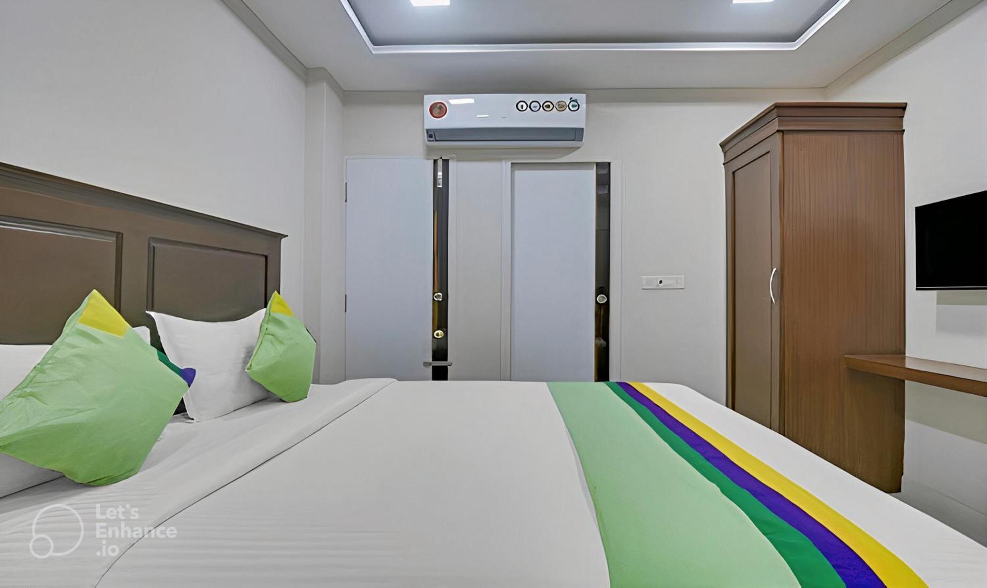 Rithikha Crest Hotel 3*