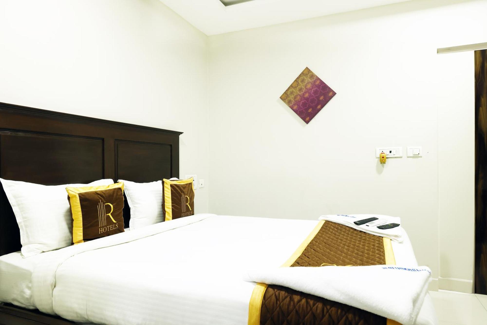 Rithikha Crest Hotel 3*